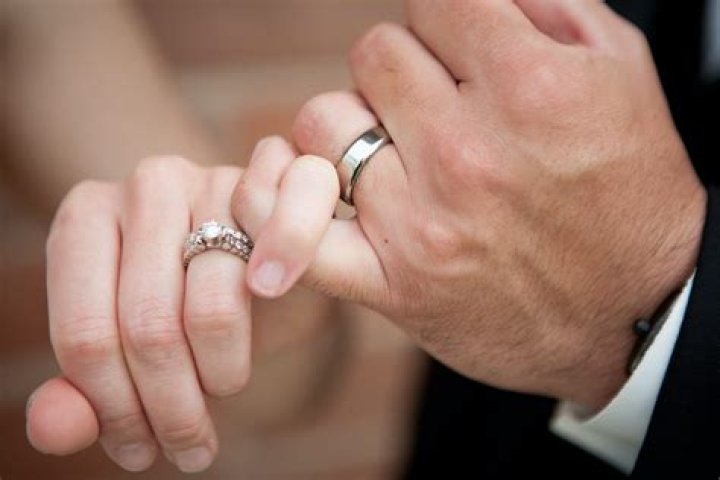 'Grieving' Seal still wearing his wedding ring